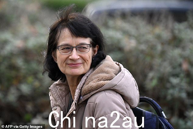 UKHSA 首席执行官珍妮·哈里斯 (Dame Jenny Harries) 女士(11 月拍摄)恳求家长检查孩子的免疫接种状况,警告公众已经“忘记了麻疹是什么样子”,而且它仍然是一种“严重的疾病” ”。她还恳求“韦克菲尔德一代”——1990 年代末或 2000 年代初出生的成年人——检查自己的医疗记录” class=