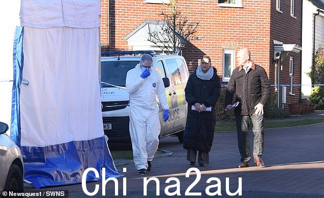 今天下午警戒线仍然存在,屋外还有一个法医帐篷