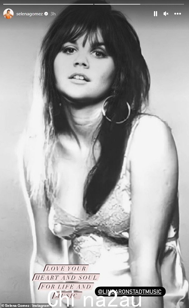 Selena 随后发布了 Linda 的一张旧照片,并附有文字:“热爱生活和音乐@lindaronstadtmusic”