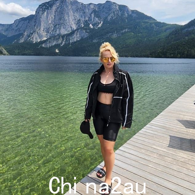 Rebel Wilson 于 2022 年在 Mayrlife 诊所