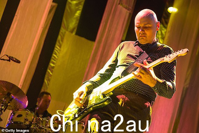 在采访中他透露,他的吉他手父亲威廉·戴尔·科根(William Dale Corgan)曾经告诉他,他小时候遭受的虐待是“好事”,因为这“让他成为了更好的摇滚明星”;他出现于 2015 年 7 月