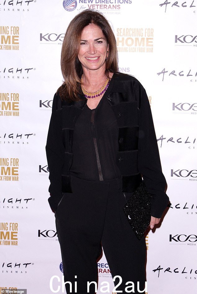 据 TMZ 周二报道,62 岁的女演员金·德莱尼 (Kim Delaney) 被一名摩托车手起诉,这名摩托车手声称一年多前她在洛杉矶开车撞到了他,然后逃离了现场; 2015 年在洛杉矶