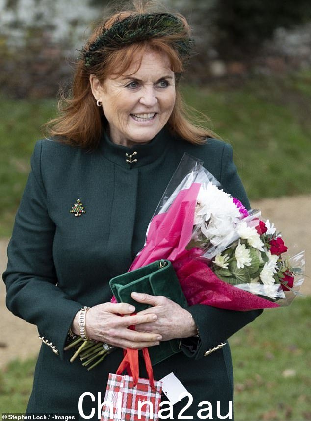 莎拉·弗格森 (Sarah Ferguson) 在诊断出皮肤癌前几天离开桑德灵厄姆圣诞节教堂礼拜