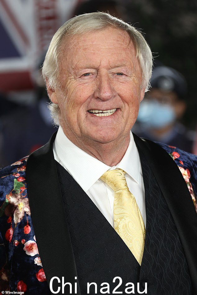 我可以透露,菲亚·塔兰特 (Fia Tarrant),37 岁的熊播音员克里斯·塔兰特 (Chris Tarrant)(如图)的女儿,《谁想成为百万富翁》的原版主持人,刚刚迈出了她最有趣的一步date
