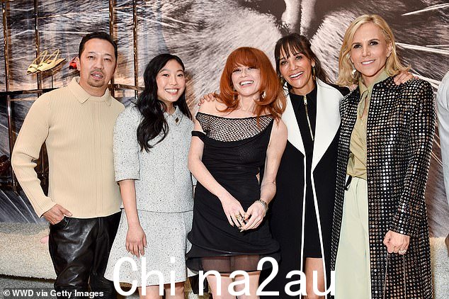 开幕式是一个众星云集的场合,《办公室》明星 Rashida Jones 也出席了