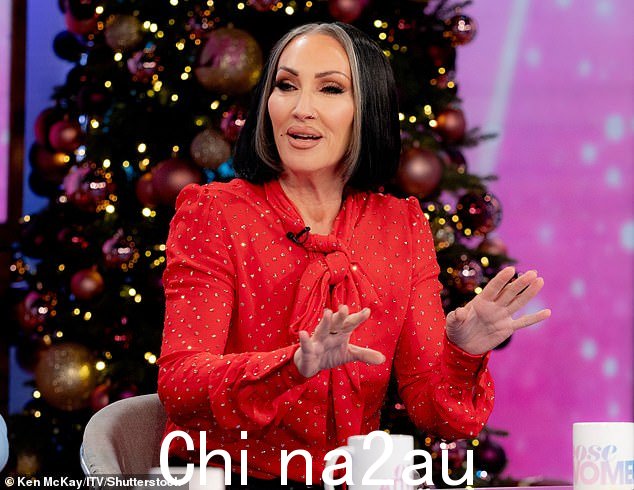 米歇尔穿着性感的服装展示了她减轻了 45 磅的体重,此前她透露自己减重是为了“平息炎症”而不是为了瘦” class=