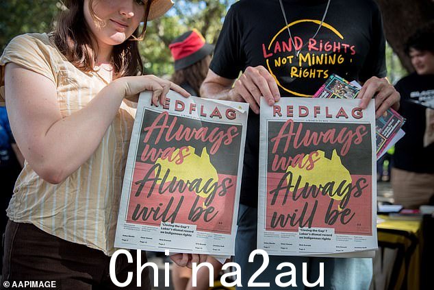示威活动于上午 10 点在悉尼市中心 Haymarket 的 Belmore 公园举行,然后穿过城市街道前往内西区 Camperdown 的维多利亚公园