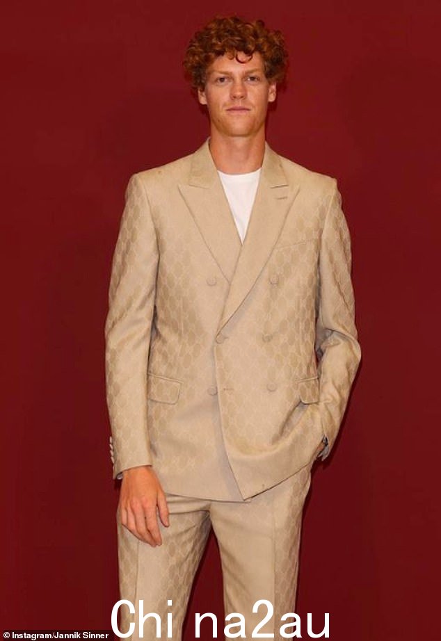 Sinner 在安科纳的一次活动中穿着另一套 Gucci 服装,如他在 Instagram 上发布的那样