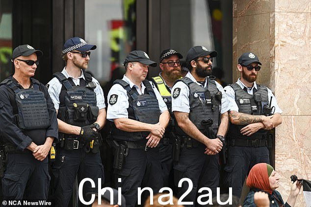 周五看到警察封锁了国会大厦的入口
