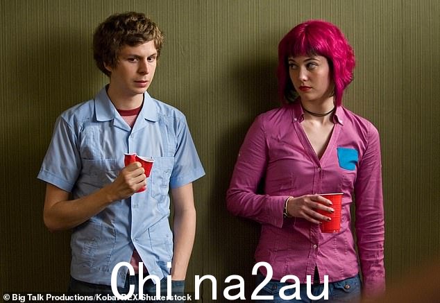 去年,Netflix 透露迈克尔·塞拉、玛丽·伊丽莎白·文斯蒂德和《斯科特朝圣者大战世界》的其他原班演员将在改编的动漫系列中为各自的角色配音