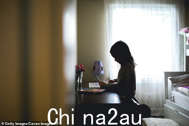 一名四岁的孩子尽管在生物学上是男性,但仍被允许以女孩身份进入英国教会小学就读。 (文件图片)