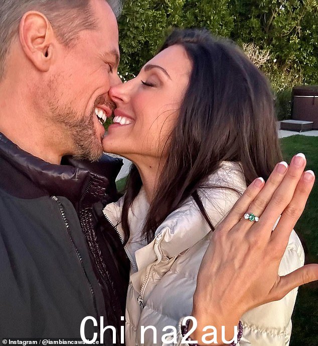 Ioan 已与女友 Bianca Wallace 订婚,她是一位澳大利亚女演员,曾在电视剧《哈罗》中担任临时演员,她在 Instagram 上宣布了这一消息