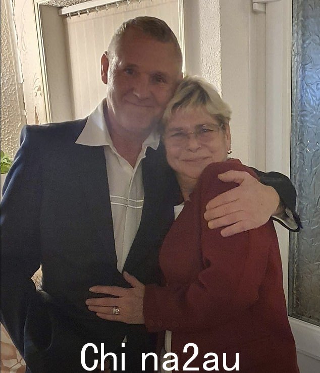 来自伯明翰的西尔维娅·贾格尔 (Sylvia Jagger),64 岁和大卫·赫尔斯顿 (David Hurlston),63 岁,在突尼斯度假时生病