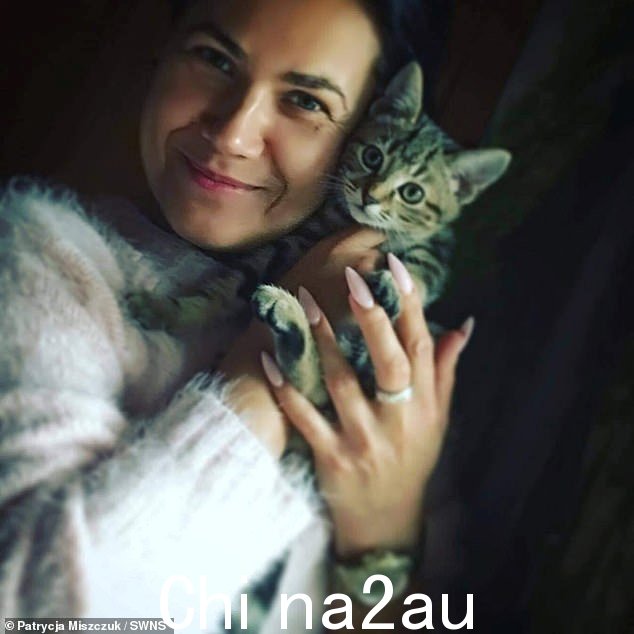 Anna Miszczuk,45 岁(如图),于 2017 年 9 月被诊断出患有乳腺癌仅两个月后就去世了。安娜的 20 万英镑人寿保险金本应在她最小的儿子 25 岁时归给他,并与他的儿子分享姐姐 Patrycja