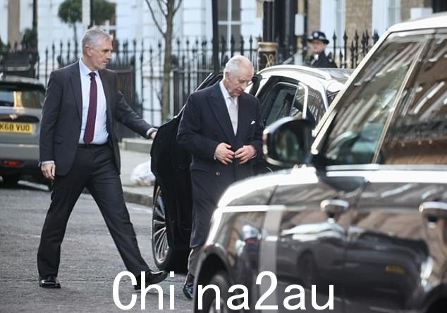 国王查尔斯于周五早上抵达马里波恩的伦敦诊所,准备接受前列腺肥大手术。据了解,他将在一个月内不会进行任何皇室活动