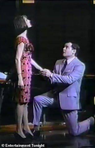 这对夫妇于 1991 年首次相识,随后共同主演了她兄弟 1996 年制作的《如何在不真正尝试的情况下取得商业成功》(如图)