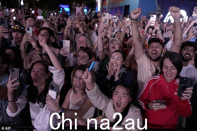 成千上万的澳大利亚人和意大利侨民为辛纳赢得他的第一个大满贯而欢呼