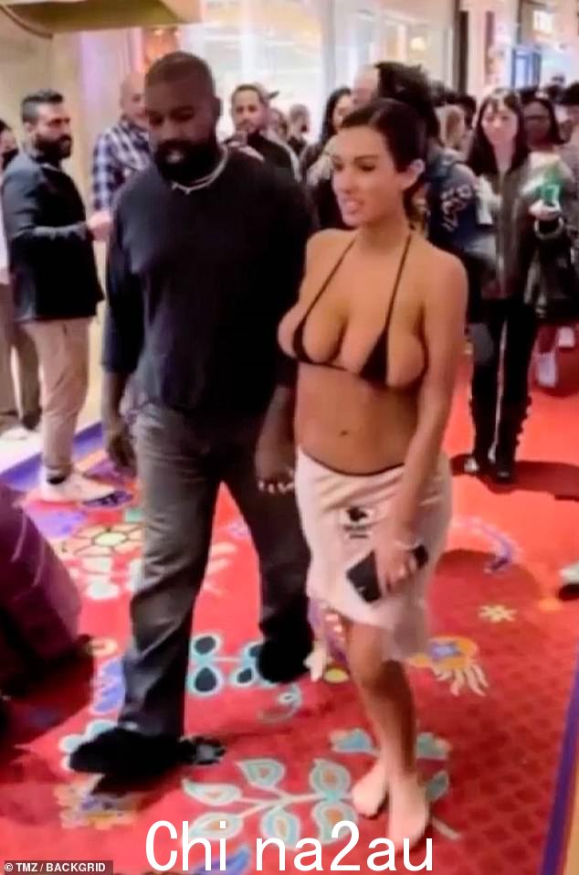 Bianca 和 Kanye 于 2022 年 12 月秘密结婚,自公开以来不断展示一些奇怪的服装