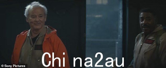 比尔·默里(博士)彼得·文克曼 (Peter Venkman)、丹·艾克罗伊德 (雷蒙德·斯坦茨博士)、厄尼·赫德森 (温斯顿·泽德摩尔)、安妮·波茨 (珍妮·梅尔尼茨) 和威廉·阿瑟顿 (威廉·佩克) 重新演绎 1984 年经典《捉鬼敢死队》中的角色