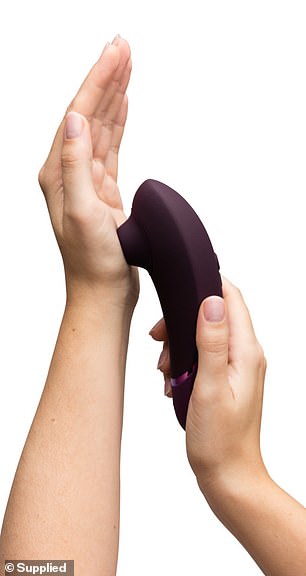 女人化者有深紫色、鼠尾草色和黑色可供选择,价格为 319.95 美元,可在 lovehoney.com.au 购买