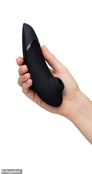 Womanizer Next 有深紫色、鼠尾草色和黑色可供选择,价格为 319.95 美元,在 lovehoney.com.au