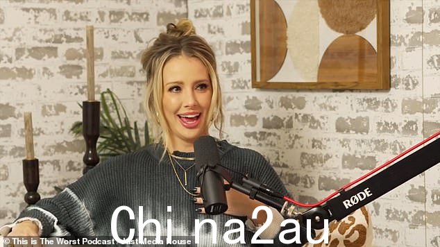 Comedienne Brittany Schmitt 说 Hammer 在他们的第一个晚上在她朋友 Brittany Furlan 的“这是最糟糕的”播客中进行了纹身