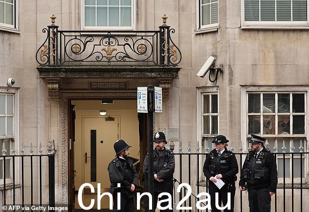 今天,警察站在凯特·米德尔顿接受治疗的伦敦诊所外
