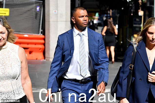 橄榄球明星因涉嫌性侵犯而接受审判