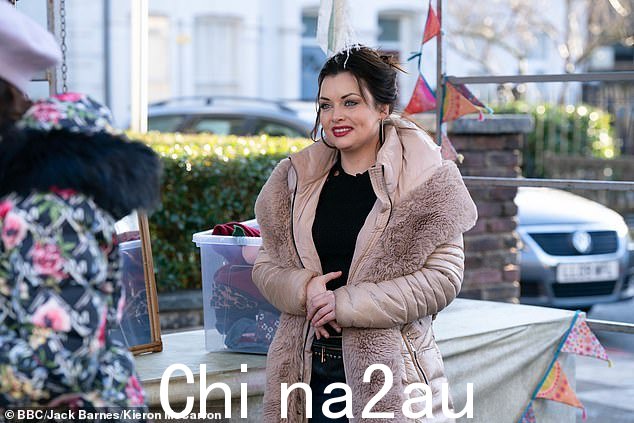 这是在比安卡的养女惠特尼即将离开肥皂剧之后发生的,31 岁的女演员肖娜·麦加蒂 (Shona McGarty) 透露,她将在 2008 年 16 岁加入肥皂剧后退出