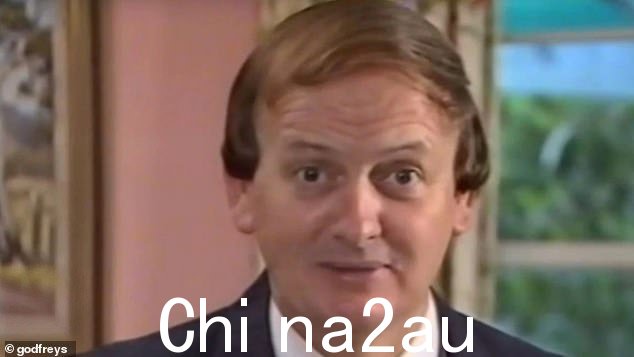 约翰·哈迪 (John Hardy) 担任 Godfreys 首席执行官近三十年,其充满活力的电视广告代言人将公司的失败归咎于他退出后的商业模式
