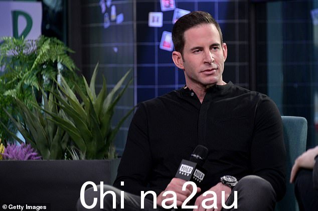 塔里克·埃尔·穆萨 (Tarek El Moussa) 打破沉默,讲述了 2016 年他与前妻克里斯蒂娜·霍尔 (Christina Hall) 发生“爆发”争斗后持枪冲进树林时到底发生的事情(见于 2020 年) )
