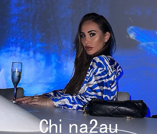 这位曼城和英格兰边后卫本月被任命为网红劳伦·古德曼五个月大女儿的父亲