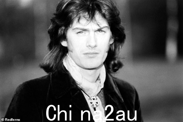 乔治·哈里森 (George Harrison) 为英国表演者 Jackie Lomax(上图)创作了 Sour Milk Sea。这首歌在加拿大排名前 30 名,但在国际上取得了小小的成功