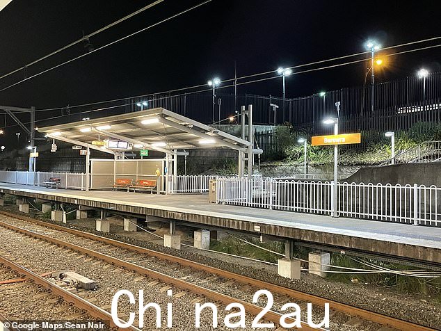 紧急服务被呼叫到悉尼北部的 Berowra 火车站(如图)
