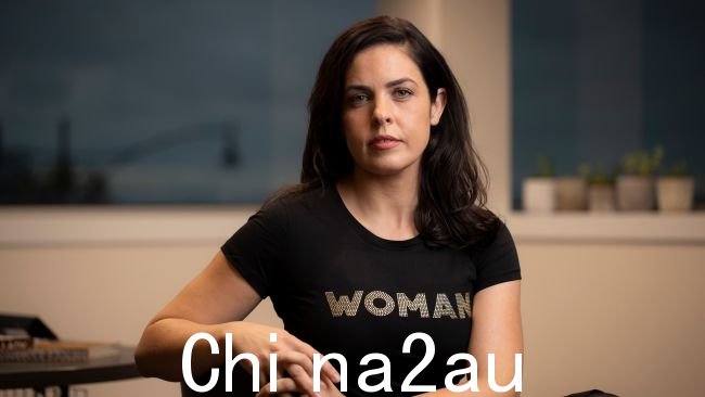 Moira Deeming 因 Pesutto 先生出席一次会议时发表的言论对她提起诽谤诉讼让女性发言集会被新纳粹分子闯入。图片:Arsineh Houspian/澳大利亚人报。