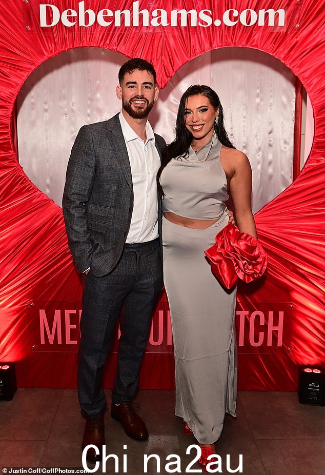 MAFS' Erica Roberts 和 Jordan Gayle 也在那里摆姿势