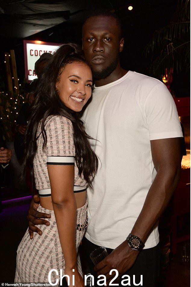她目前正在与说唱歌手 Stormzy 约会,后者曾荣获 2018 年英国年度最佳男歌手奖和英国年度专辑奖,以及 2020 年英国男歌手奖