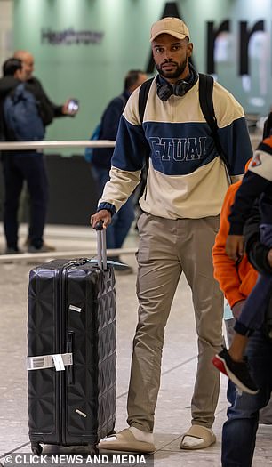 Tyler Cruickshank,28 岁,在被爱情岛全明星队抛弃后于周四返回英国