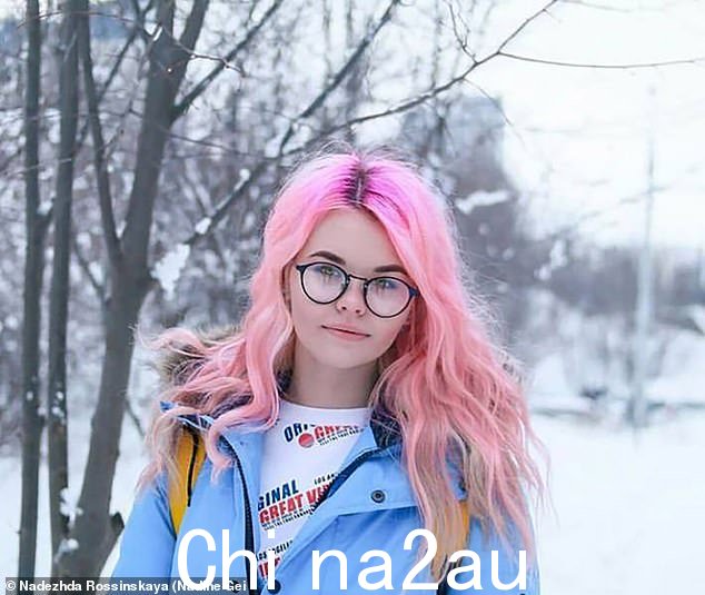 Nadezhda 之前因穿着乌克兰蓝色和黄色衣服分发鲜花而被罚款,但据报道后来被推翻了