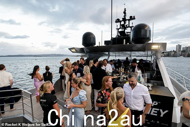 澳大利亚 SailGP 队于周五晚上在豪华超级游艇 Ghost II 上举办了独家船上派对