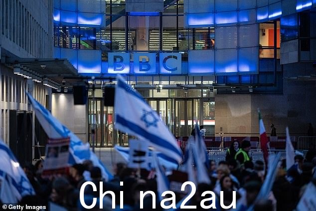 BBC 工作人员的几名犹太成员无视参加反犹太主义游行的禁令