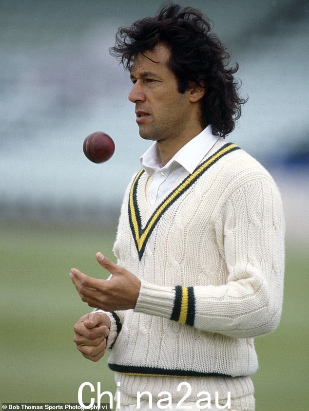 1987 年伊姆兰·汗 (Imran Khan) 在伦敦南部的 Oval 剧院,也就是他的政治生涯开始前几年