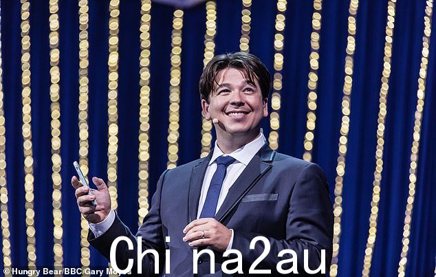 这是在他的 BBC 节目迈克尔·麦金泰尔的大秀上个月重返银幕之后(如图所示)