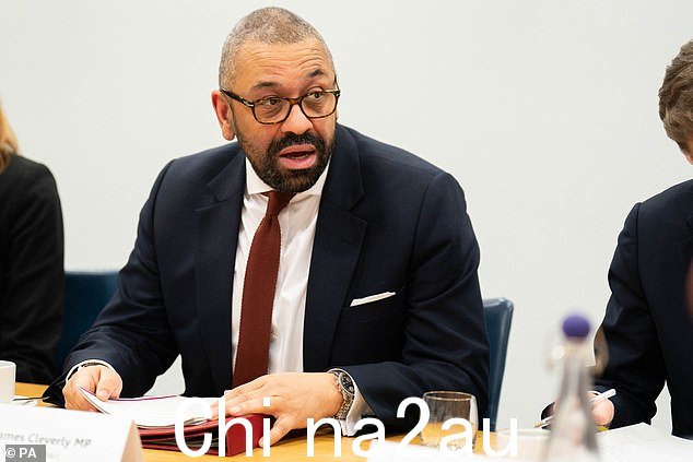 James Cleverly 希望看到警察走上街头,回应报告、追查调查并执行逮捕令。