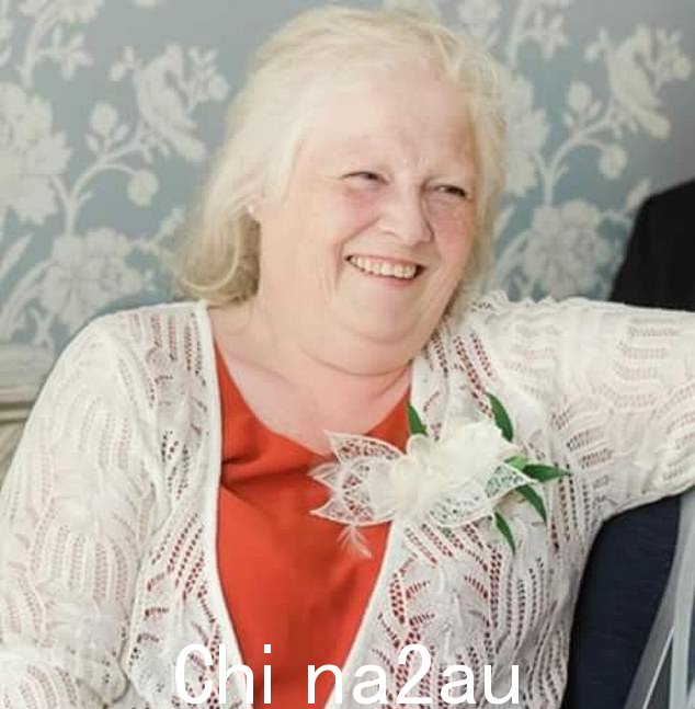 Esther Martin,68 岁(如图)来自伦敦伍德福德格林 - 之前曾告诉狗的主人它们很危险