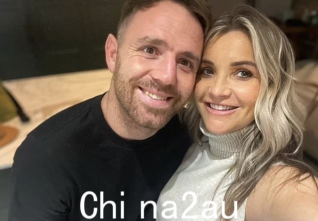 MailOnline 今年早些时候独家透露,这位 Strictly 明星和她的橄榄球王牌前男友在大约两年前申请离婚,结束了 10 年的婚姻,现已合法离婚