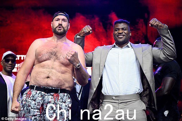 Fury 的爱心手柄已成为拳击界的商标。然而,许多人批评吉普赛国王因与 Ngannou 的战斗而身材走形