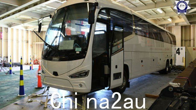 The可卡因藏在一批 13 辆豪华巴士内。图片：澳大利亚联邦警察