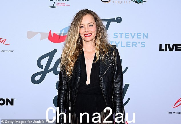 Bijou Phillips 自从因前丹尼·马斯特森的强奸定罪而放弃山达基教以来首次出现