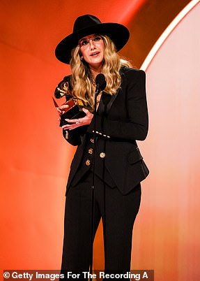 Lainey Wilson 荣获 Bell Bottom Country 最佳乡村专辑